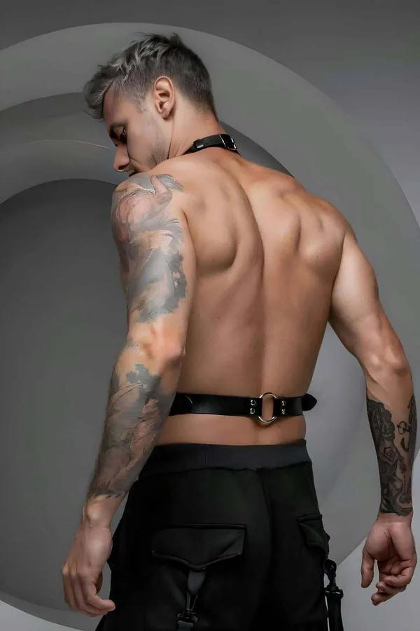 Erkek siyah vegan deri boyunluklu bel kemeri harness, gümüş D-halka ve çift toka detaylı