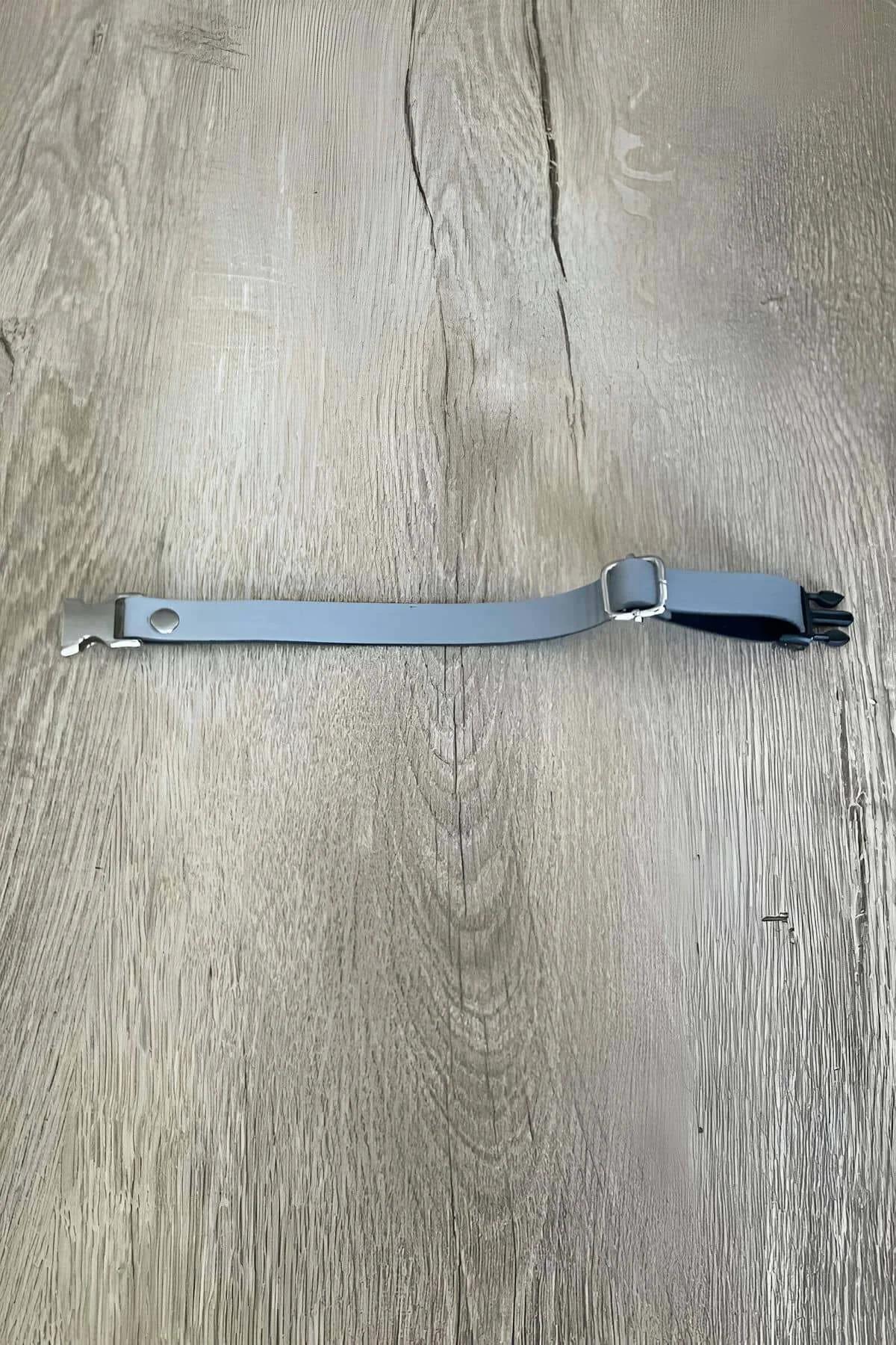 Quick-Release Choker with Silver Snap Buckle