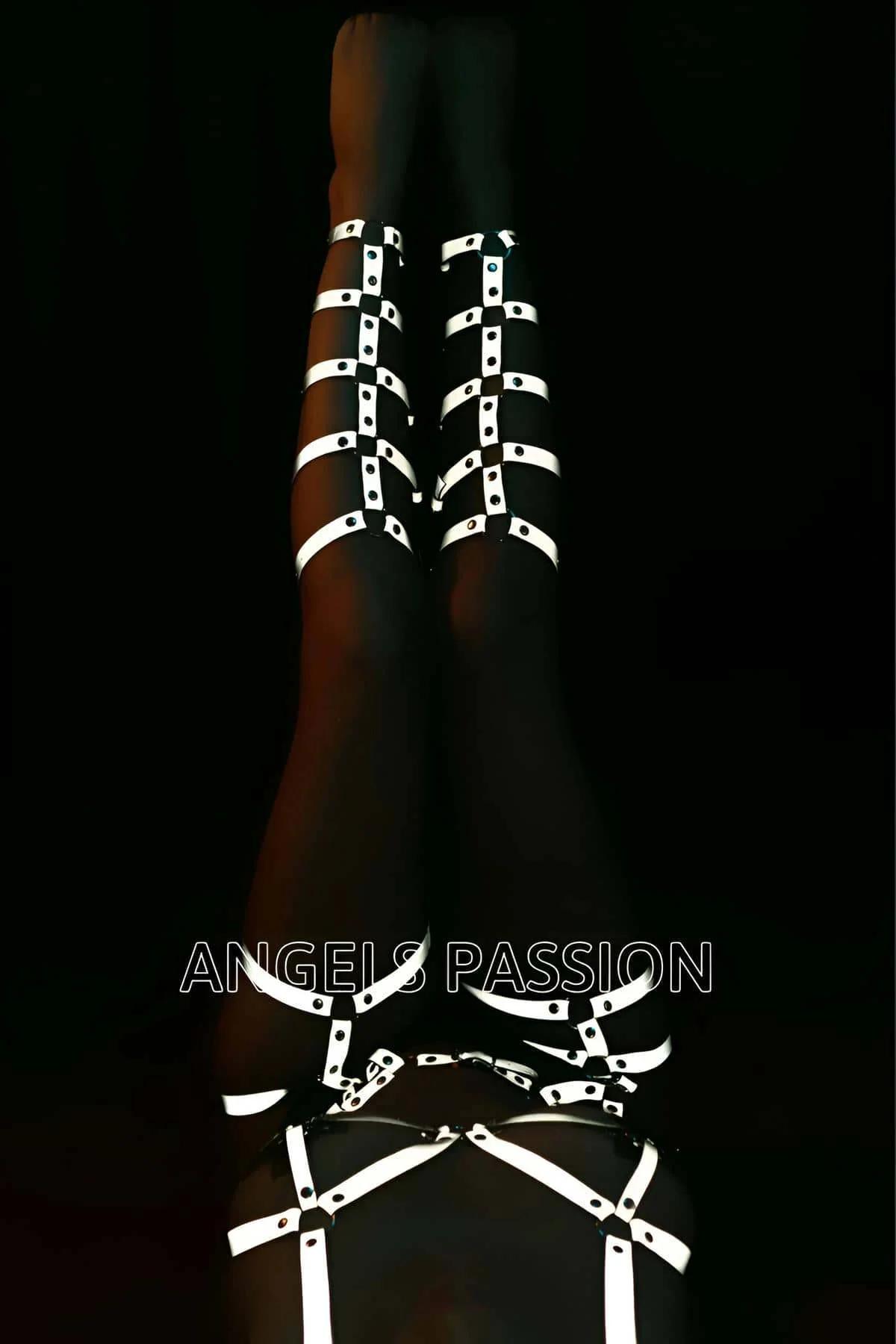 Black Reflective Trim Full Body Harness with Center O-Ring