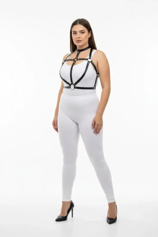 büyük beden siyah suni deri harness takım gümüş O-halka ve choker detay, beyaz kombinle