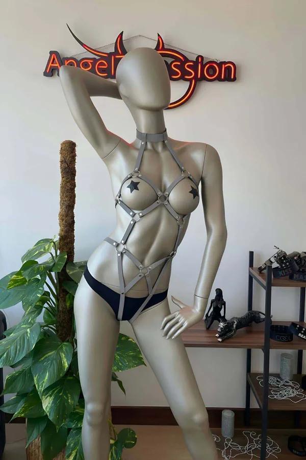 Reflektörlü body harness beyaz bantlı tam vücut dansçı aksesuarı gümüş toka detayı