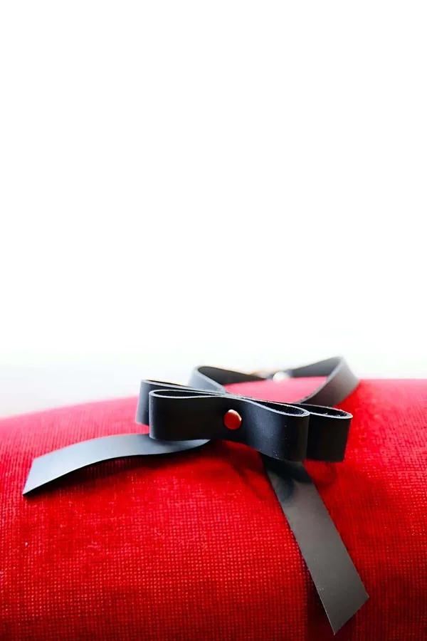 siyah vegan deri fiyonklu choker boyun aksesuar arkadan baglamali metal percin detay