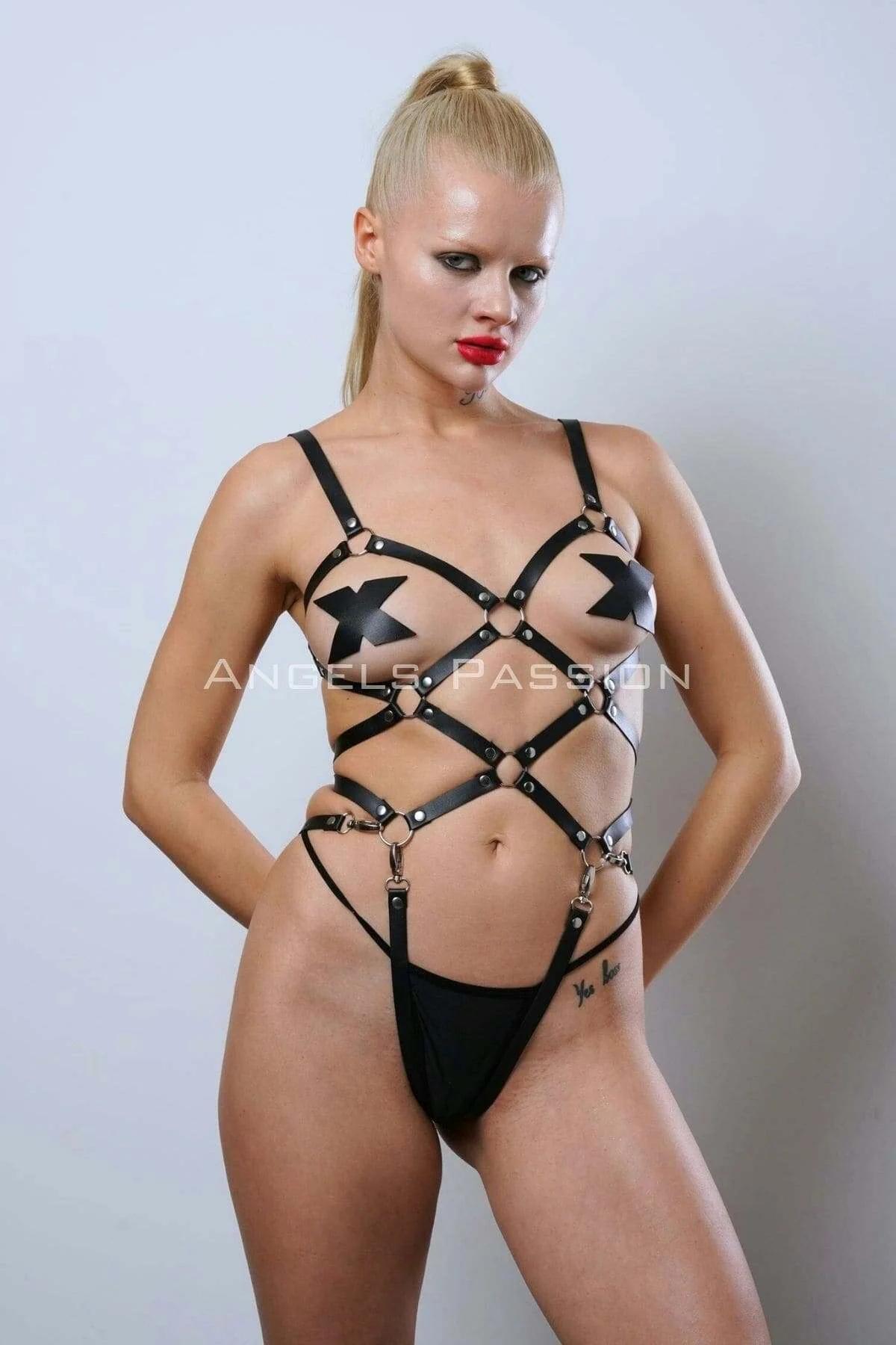 siyah PU deri body harness bel bölgesi D-ring metal donanım detayı