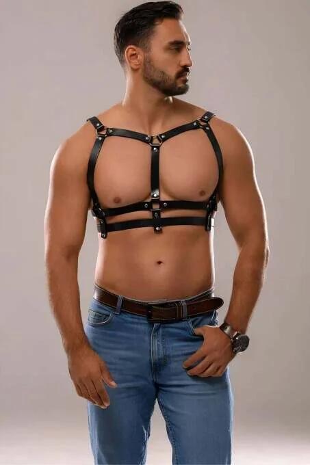 siyah PU deri erkek harness gümüş metal halka detayı ön görünüm