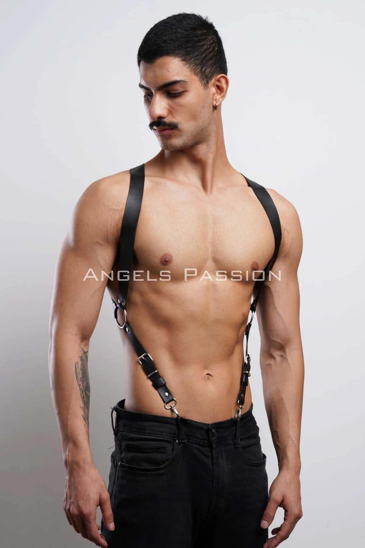 erkek vegan deri harness kemer takım yan açı, siyah skinny pantolon kombin