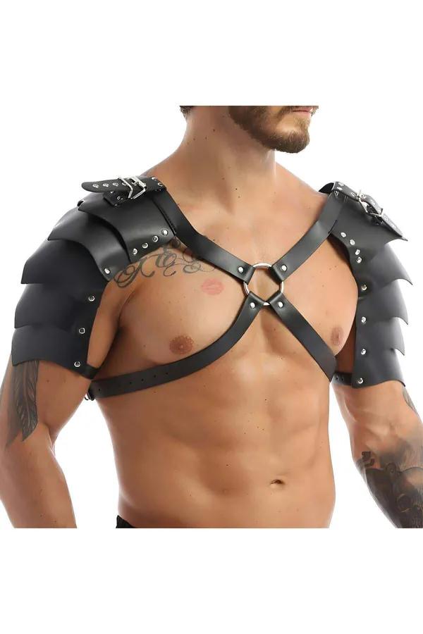 Siyah vegan deri erkek gladyatör harness katmanlı omuz kanat panelleri ve gümüş O-ring ile