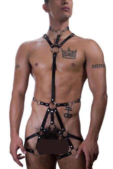 erkek siyah lastik harness boyun zinciri choker ve göğüs O-halkası ön görünüm