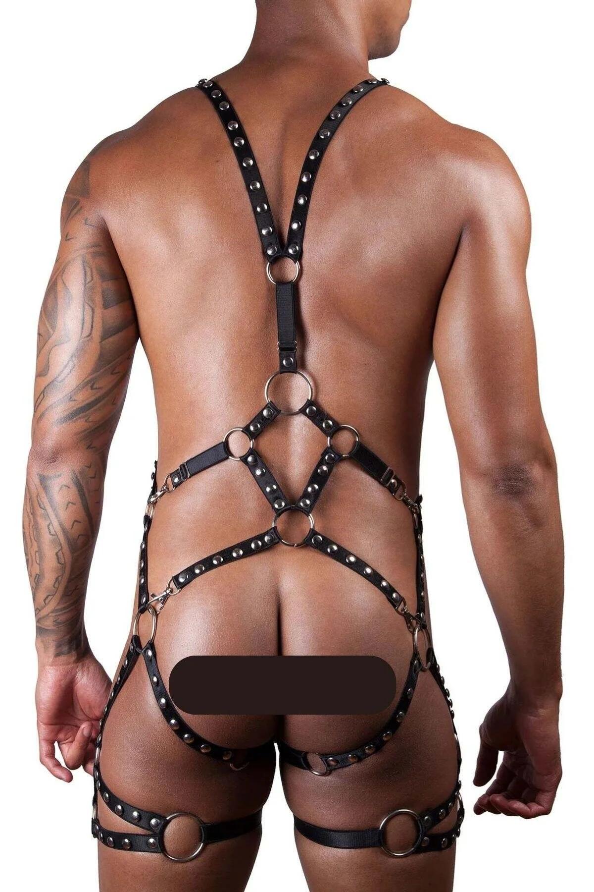 siyah PU deri erkek harness perçin sırası ve metal aksam yakın plan