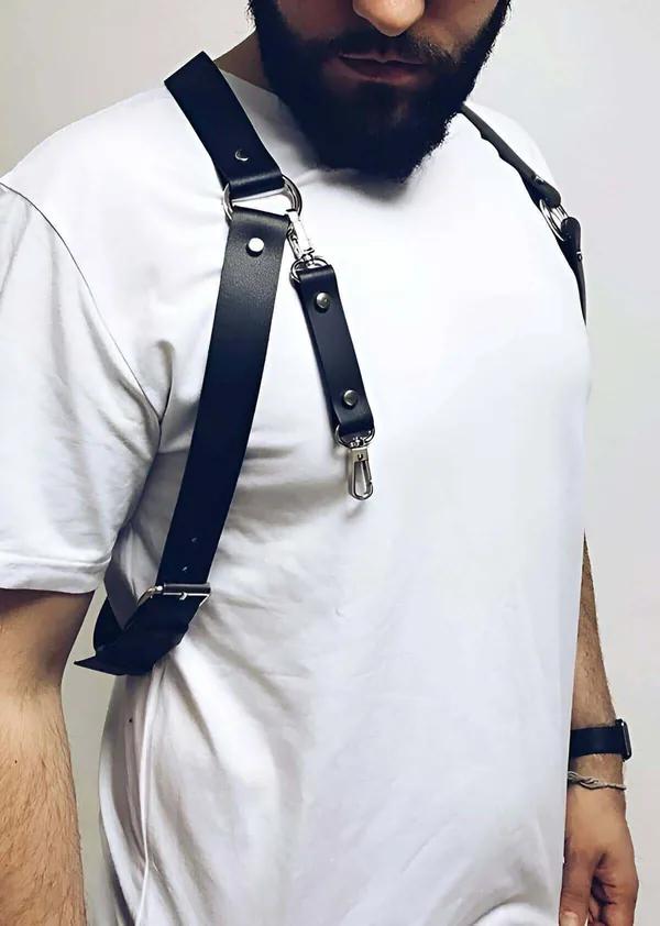 siyah vegan deri erkek harness gümüş O-ring çift kayış sırt görünümü