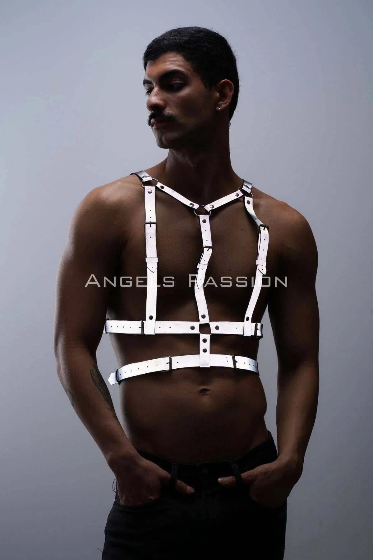 karanlıkta parlayan harness bant detay gümüş nikel toka ve perçin