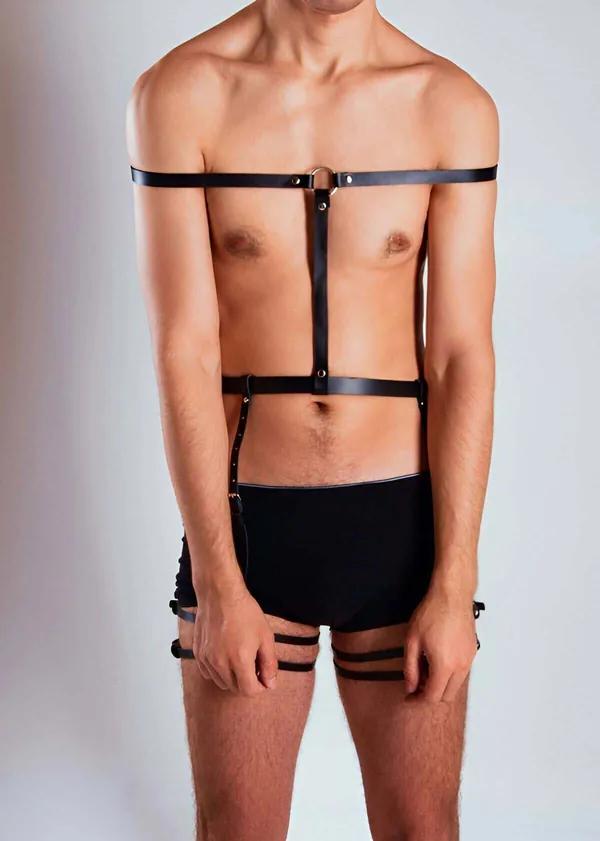 siyah vegan deri boyundan bağlamalı erkek fantazi jartiyer harness altın O-halka ve çift uyluk bandı