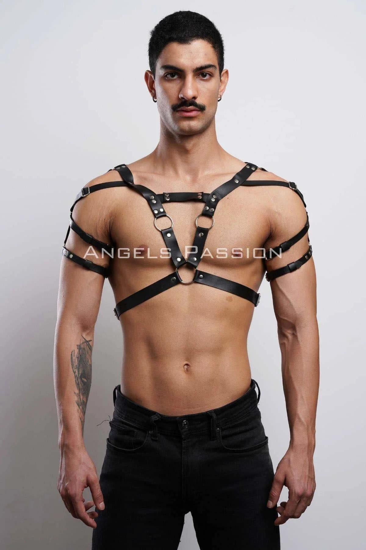 viking temalı siyah erkek göğüs harness, omuz ve göğüs çapraz bant yapısı