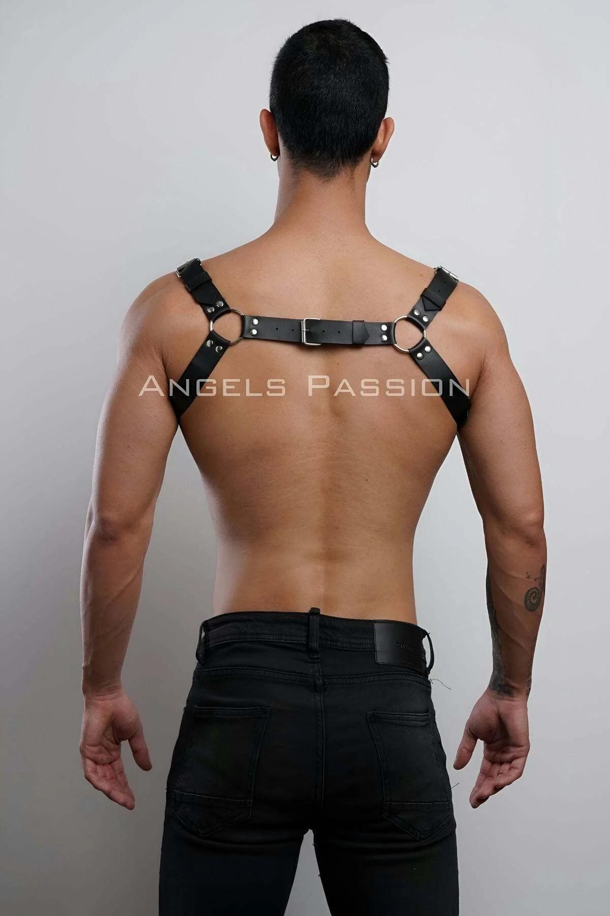 altın tonlu O-ring erkek harness aksesuar yakın plan, çinko alaşım metal donanım