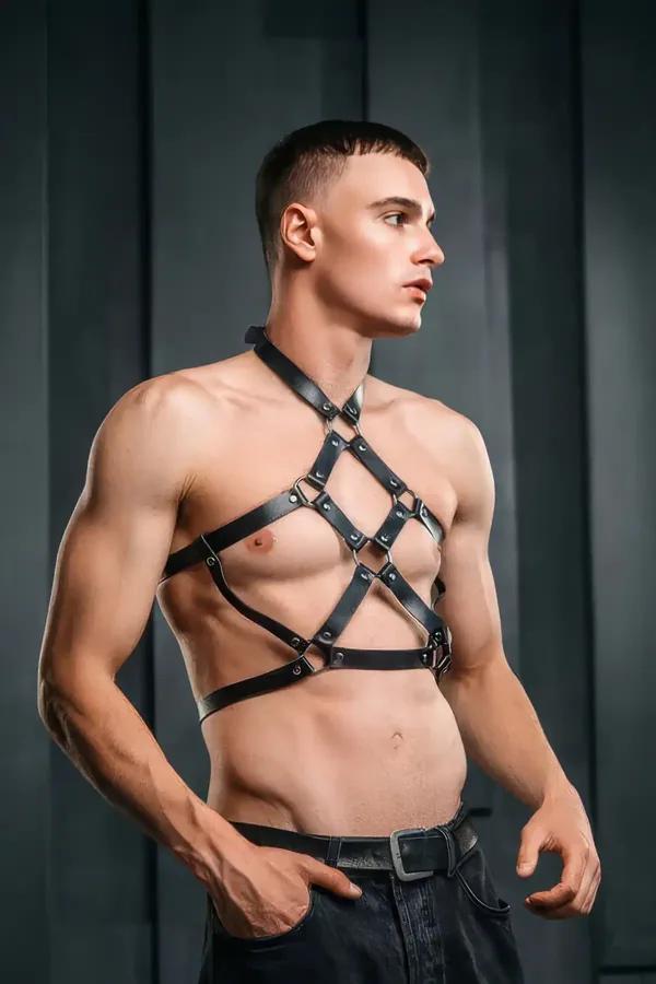 Strappy O-Ring Chest Harness with Cage Detail