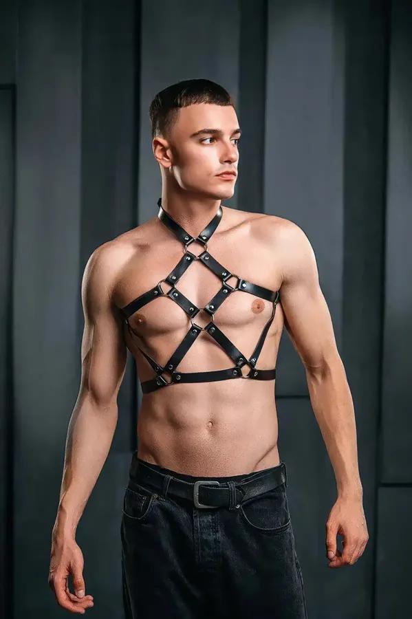 Strappy O-Ring Chest Harness with Cage Detail