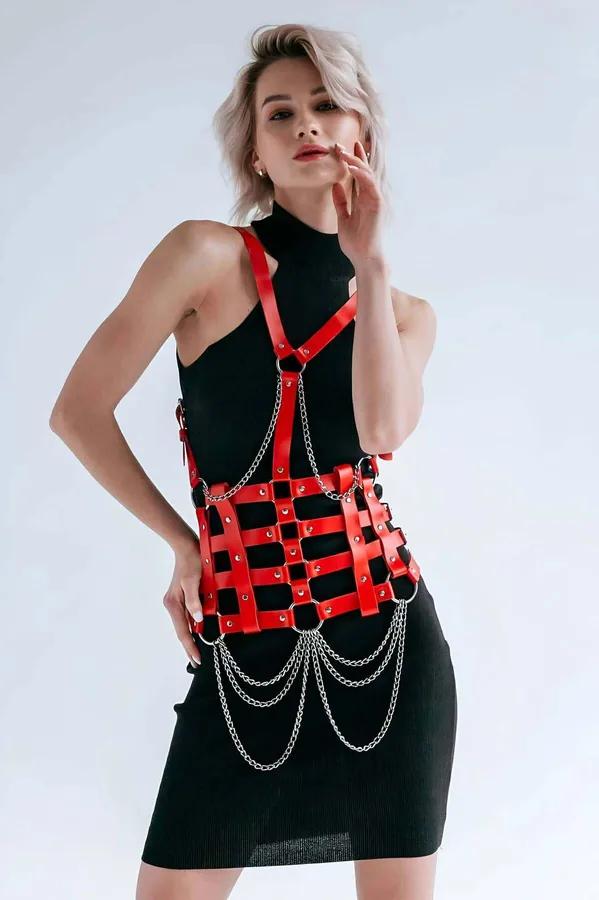 kırmızı vegan deri korse harness kafes kayış gümüş zincir elbise üzeri aksesuar