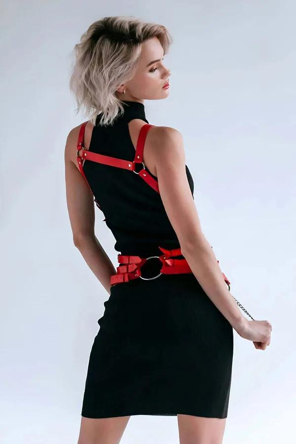 kırmızı vegan deri korse harness kafes kayış gümüş zincir elbise üzeri aksesuar