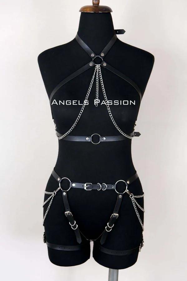 siyah vegan deri body harness takımı, gümüş zincir ve O-ring detaylı iki parçalı göğüs ve kalça harness seti
