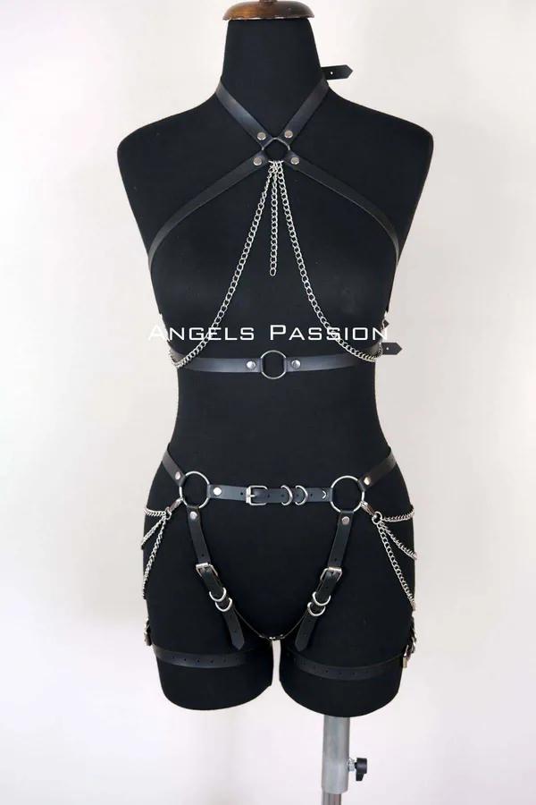 siyah vegan deri body harness takımı, gümüş zincir ve O-ring detaylı iki parçalı göğüs ve kalça harness seti