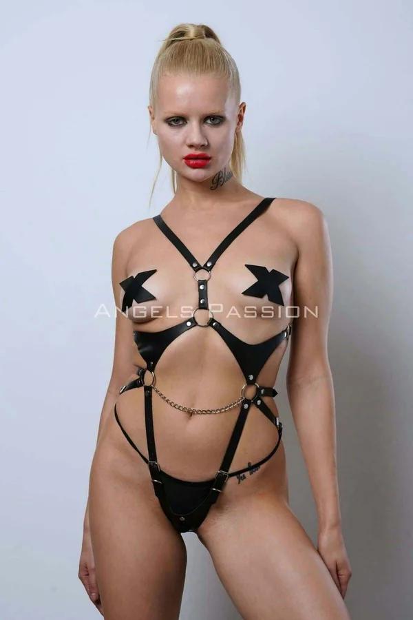 siyah vegan deri body harness açık kesim göğüs bölgesi altın zincir bel detayı gümüş O-ring