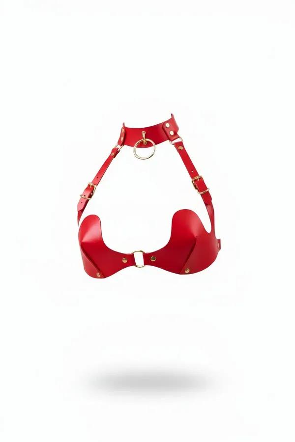kırmızı vegan deri göğüs harness boyunluklu altın O-ring ve toka detaylı molded kupa korse