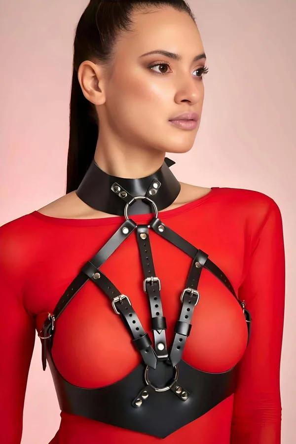 Siyah vegan deri göğüs harness boyun choker O-ring kafes yapısı gümüş toka detayı