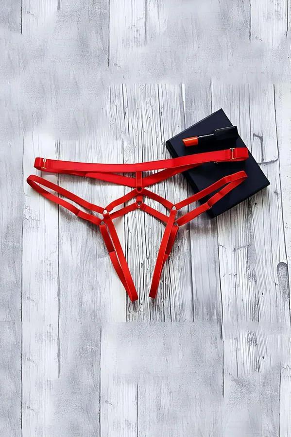 kırmızı harness string çoklu lastik bantlı tanga altın toka detayı düz yatay görünüm