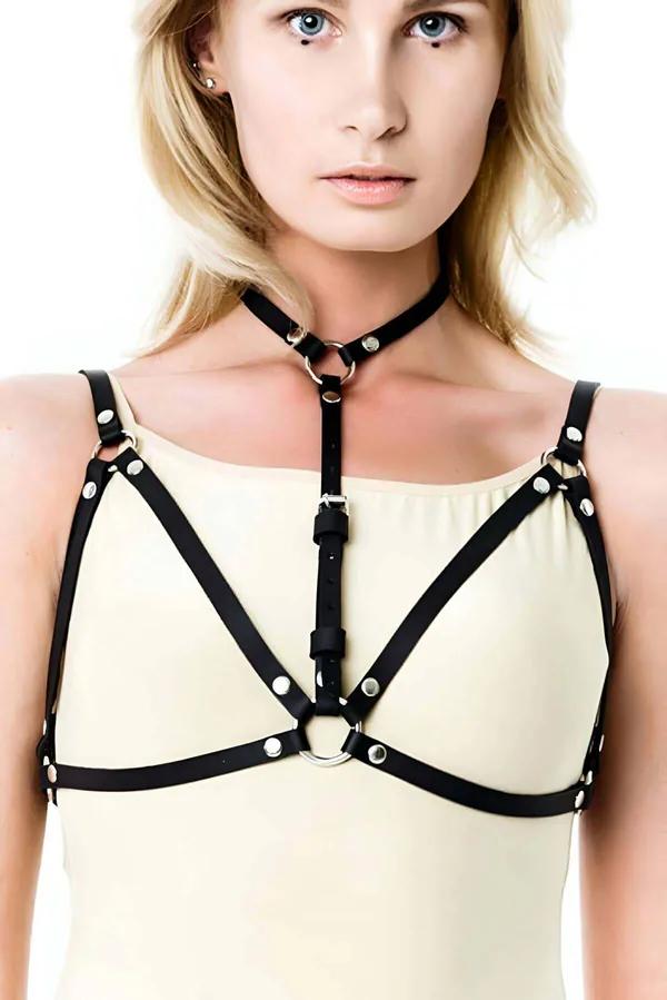 siyah vegan deri merdiven detaylı boyun harness gümüş O-ring ve top donanımlı göğüs aksesuar