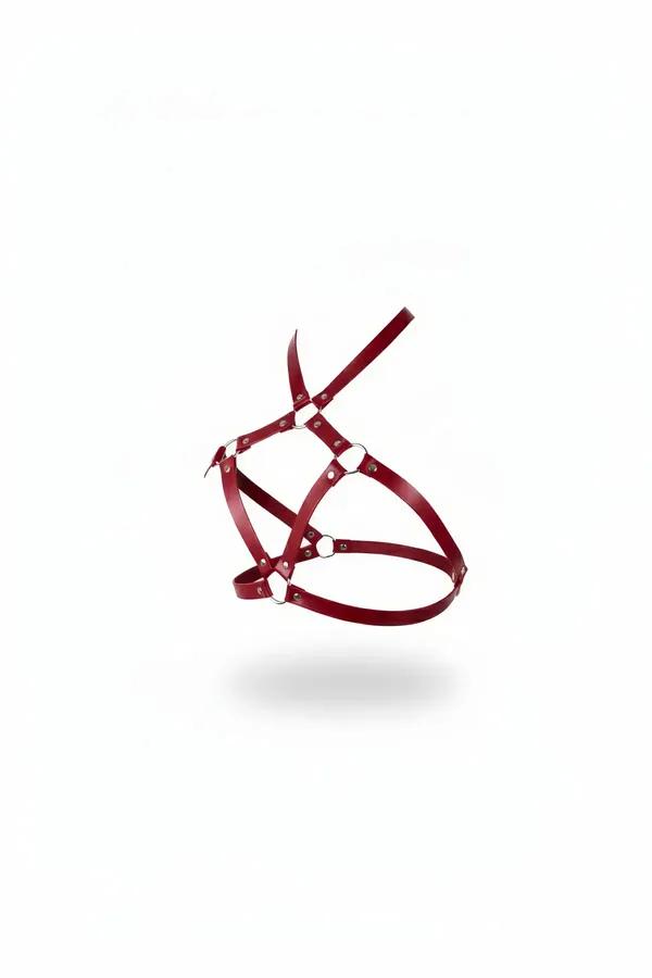 kırmızı suni deri göğüs harness dört gümüş O-ring metal perçinli kayış detayı