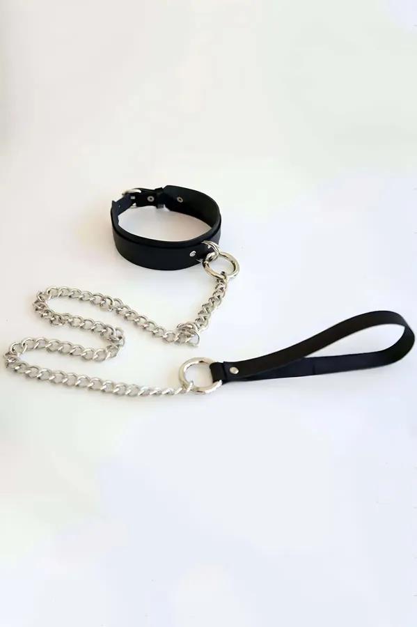 siyah vegan deri choker gümüş curb zincir ve o-halka detaylı tokalı set, beyaz zemin