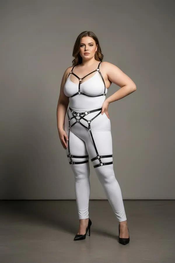 Büyük beden siyah vegan deri full body jartiyer harness takımı, gümüş O-halkalı göğüs ve çift uyluk bandı