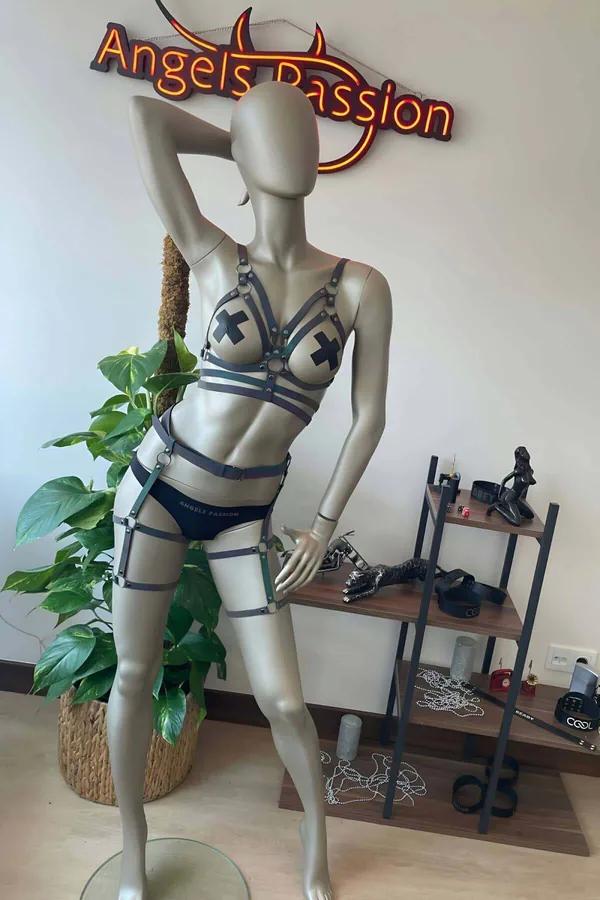 gökkuşağı reflektörlü harness seti karanlık ortamda mor yeşil sarı turuncu yansımalı üst ve bacak harnessi
