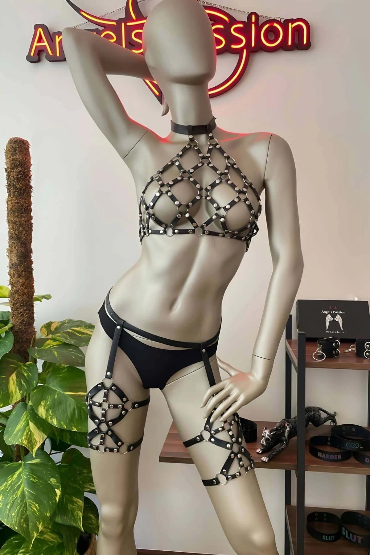 siyah suni deri kafes jartiyer harness takım gümüş perçinli sütyen uyluk harness manken