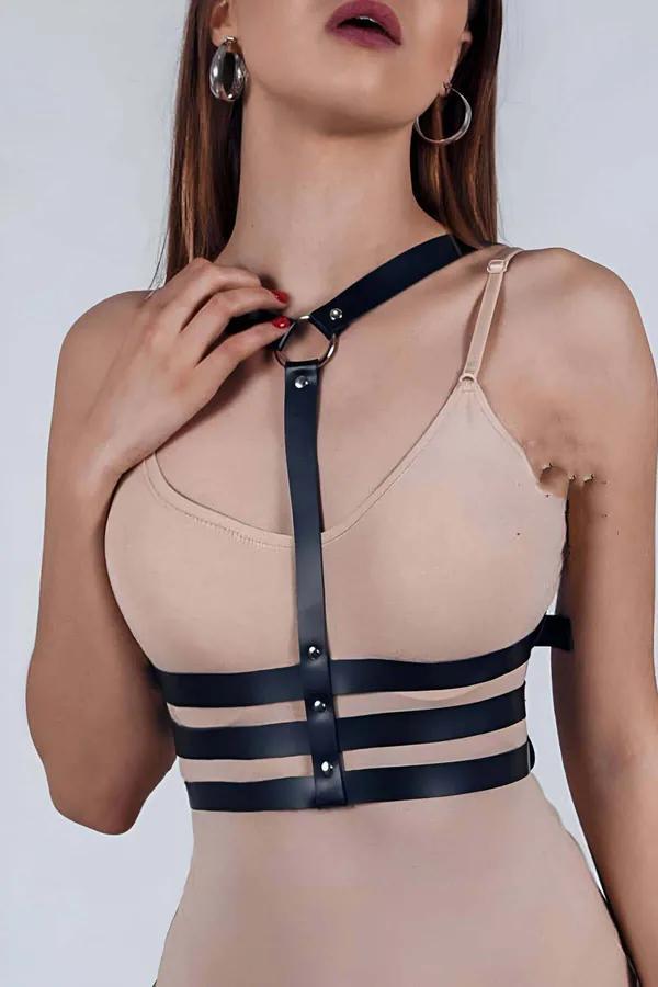 siyah vegan deri boyun gobek harness gümüş O-halka ve üç yatay bantlı kadın fantazi aksesuar