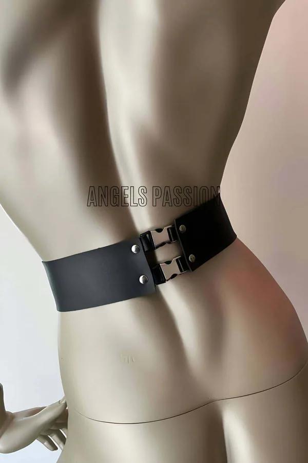 siyah vegan deri korse harness bağcıklı bel bandı ve göğüs askıları kadın manken üzerinde