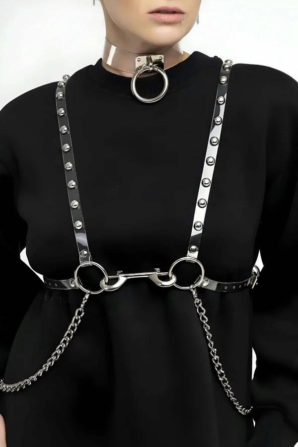 Metal detaylı şeffaf vücut harness ve choker seti gümüş O-ring perçin ve zincir aksesuarı
