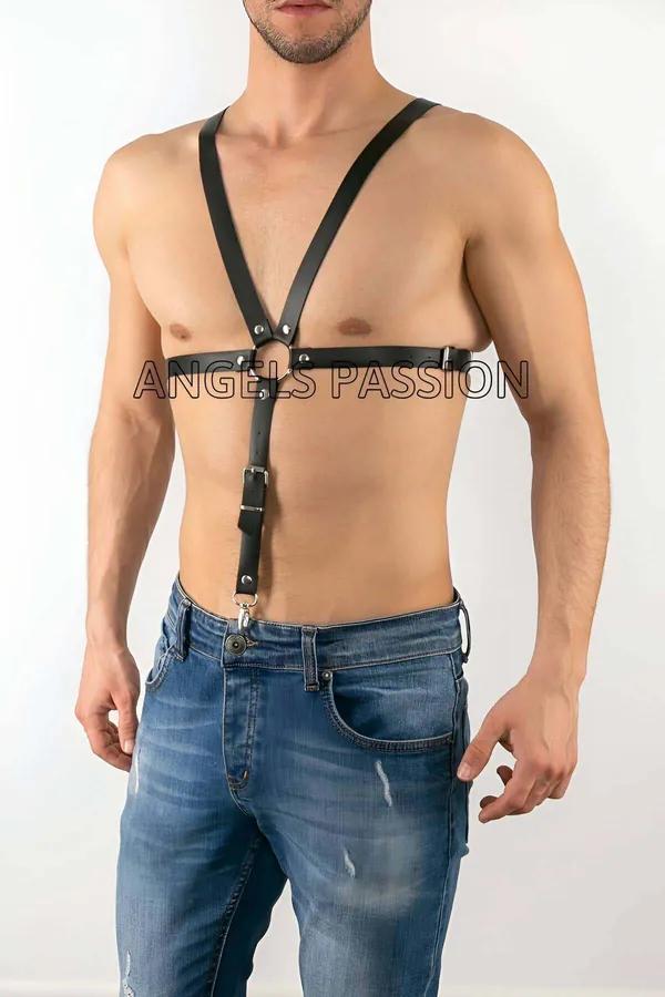 Siyah suni deri Y-kesim erkek göğüs harness gümüş metal toka ve karabina kanca ile