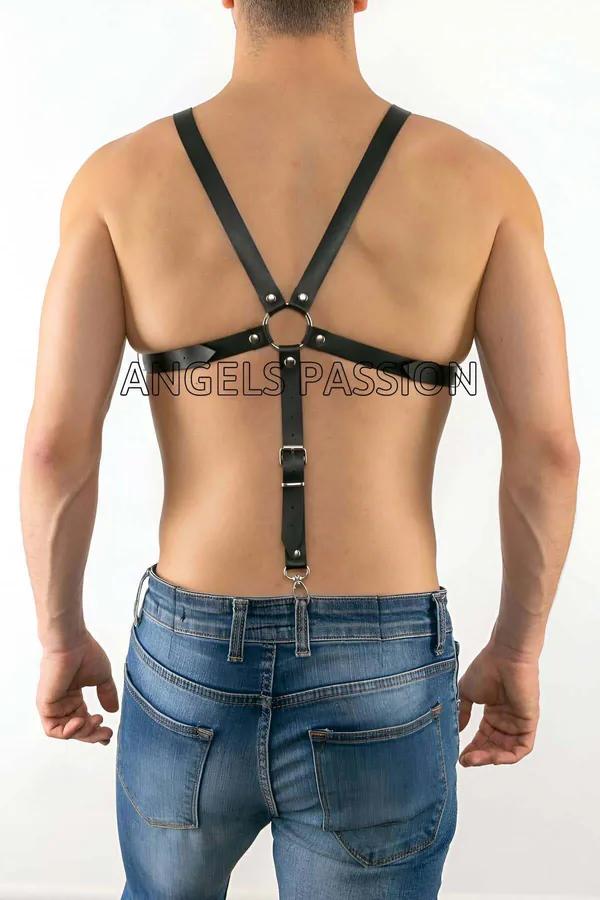 Siyah suni deri Y-kesim erkek göğüs harness gümüş metal toka ve karabina kanca ile