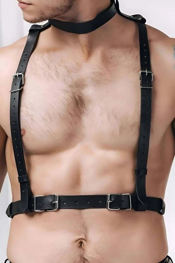 siyah vegan deri erkek göğüs harness, gümüş toka detaylı yaka ve bel kayışları