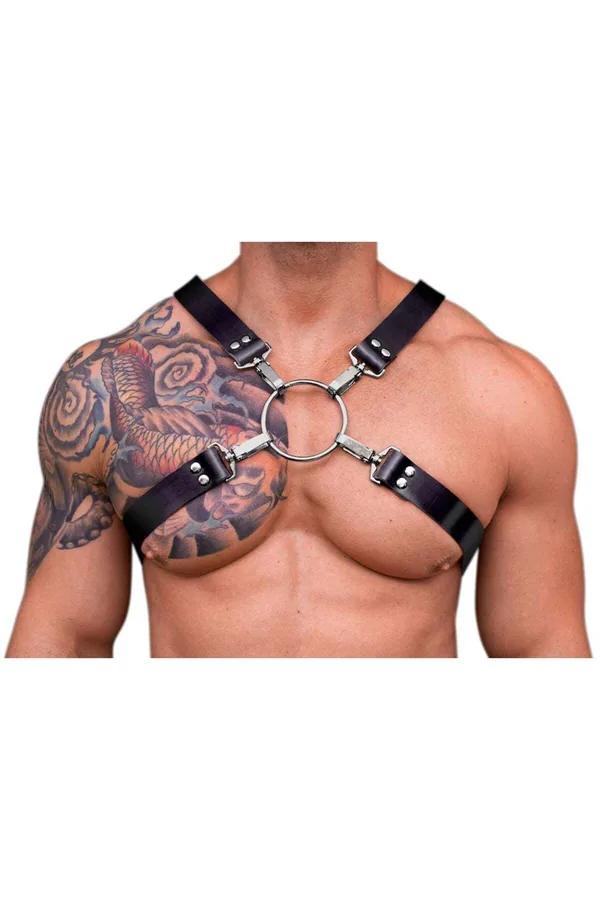 erkek siyah vegan deri X göğüs harness gümüş O-halka ve metal tokalar ile
