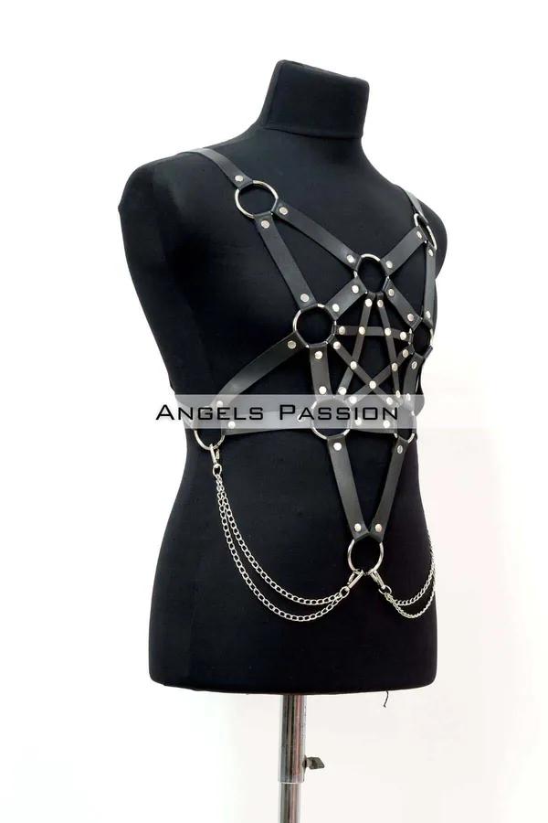 siyah vegan deri erkek body harness geometrik pentagram O-ring ve gümüş zincir detayı