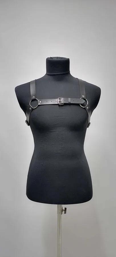 siyah vegan deri erkek göğüs harness gümüş O-ring ve toka detayı clubwear aksesuar