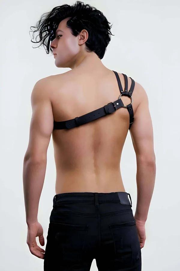siyah suni deri erkek tek omuz harness 3 sıralı kayış gümüş O-ring detaylı