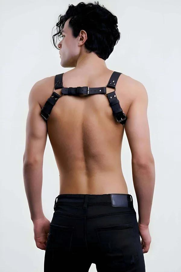 Siyah vegan deri erkek göğüs harness bronz O-ring toka detayı omuz bantlı