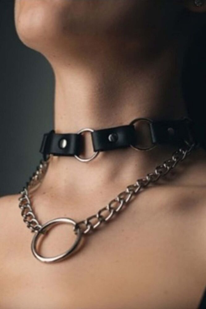 Stylish Leather Choker with Chain and Ring Detail - PNT665 - 1