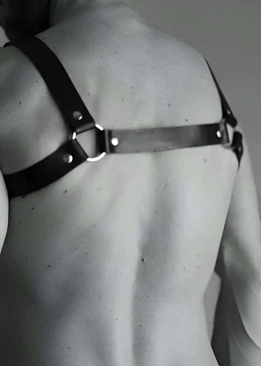 Parallel strap harness for men with silver