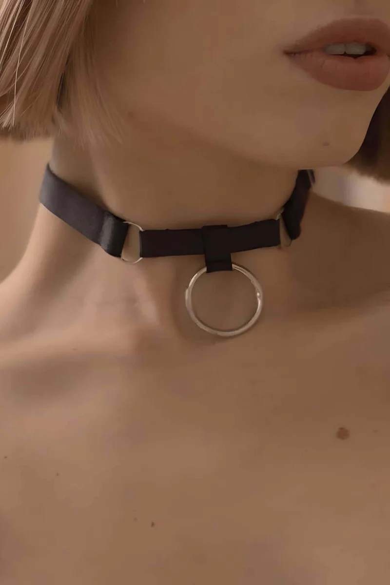 Black elastic choker with silver O-