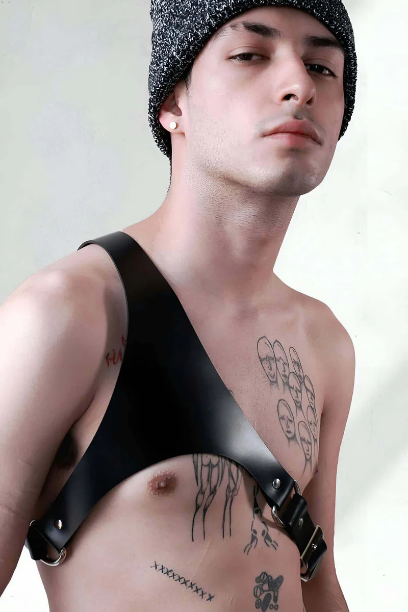 Black faux leather single shoulder harness street style