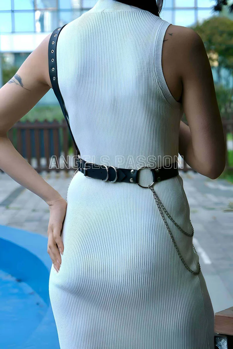 Asymmetric chest harness for women with silver
