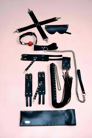 Whip Handcuff Set, 7-Piece Fancy Handcuff Set, Hand-Foot Handcuffs, Mask, Mouth Ball - APFT1311